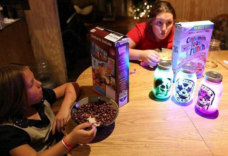 DIY Day of the Dead Mason Jar Lanterns 19 DIY Day of the Dead Mason Jar Lanterns