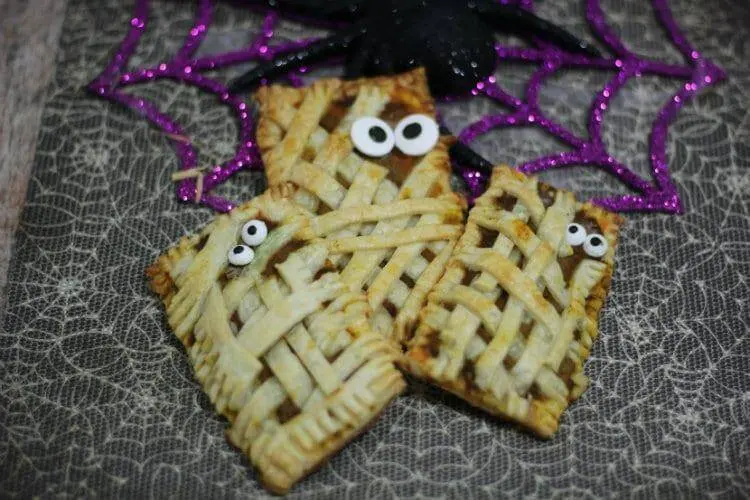 Halloween Mummy Pumpkin Pop Tarts 10 Spooky Halloween Mummy Pumpkin Pop Tarts Recipe!
