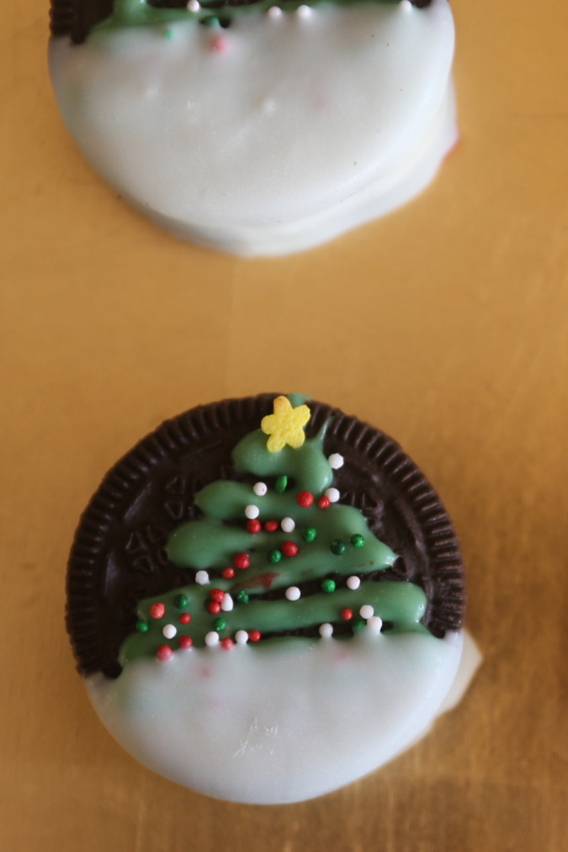 Oreo Cookie Christmas Tree