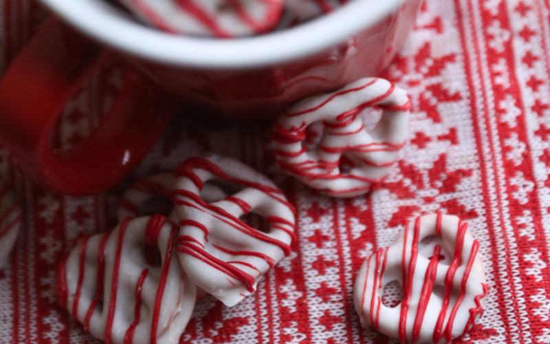 Chocolate Covered Pretzels 13 Chocolate Covered Pretzels holiday recipes