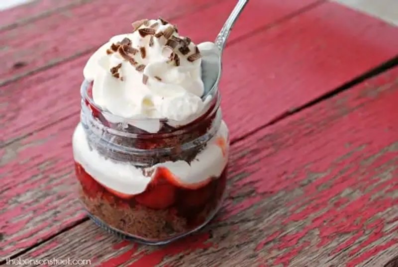 Droolworthy Valentine's Day Cake Recipes 25 Black Forest Jar Cake