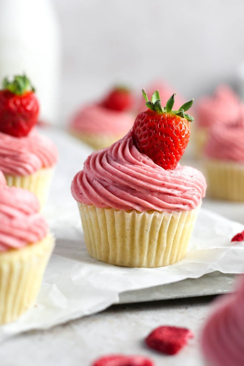 Droolworthy Valentine's Day Cupcakes 19 Strawberry Filled Cupcakes
