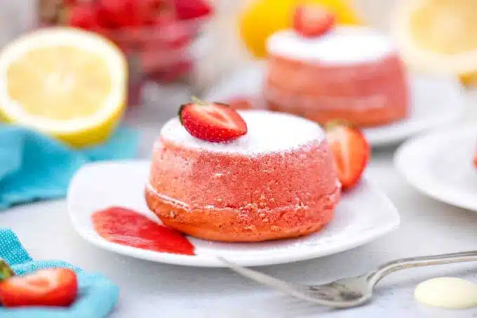 Droolworthy Valentine's Day Cake Recipes 12 Strawberry Lava Cake