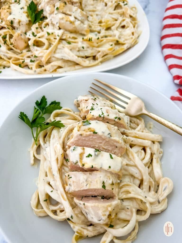 Crockpot Garlic Parmesan Chicken Pasta