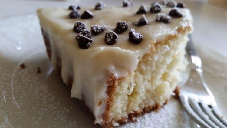 15 Delicious Desserts Round Up 22 Cannoli Poke Cake