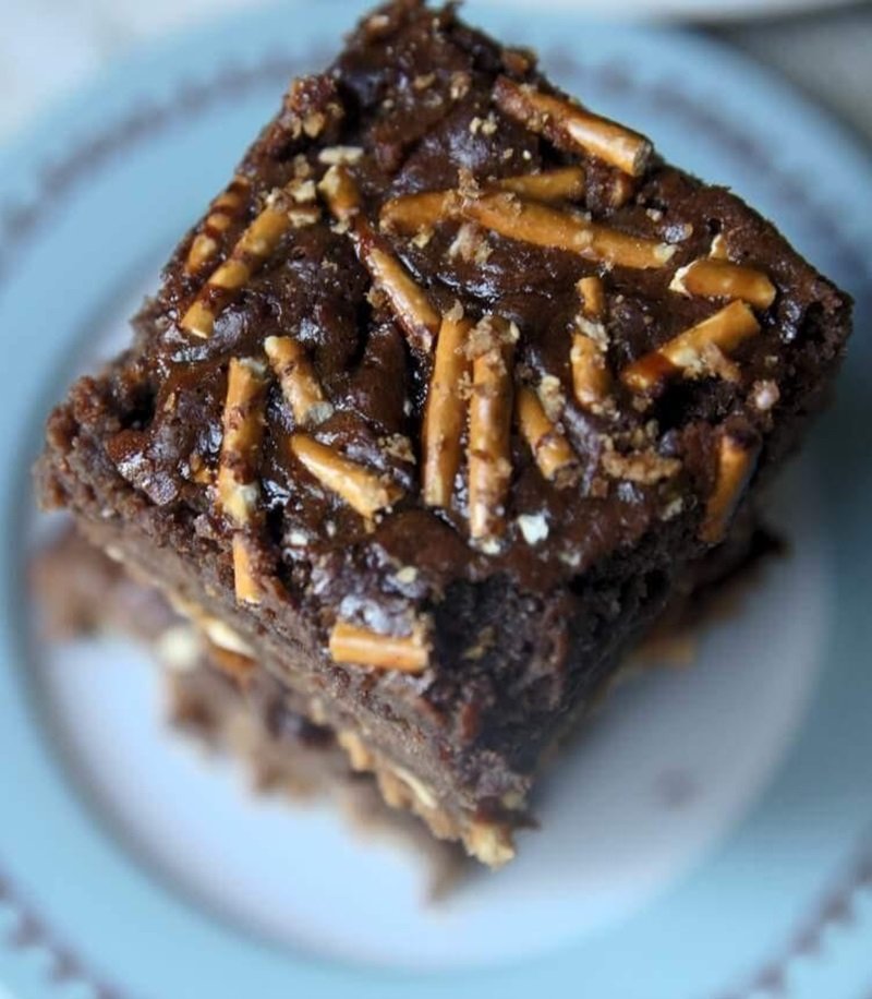 Caramel Brownies with Pretzel Crust 11 Caramel Brownies with Pretzel Crust