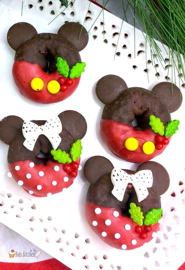 MICKEY & MINNIE CHRISTMAS DONUTS