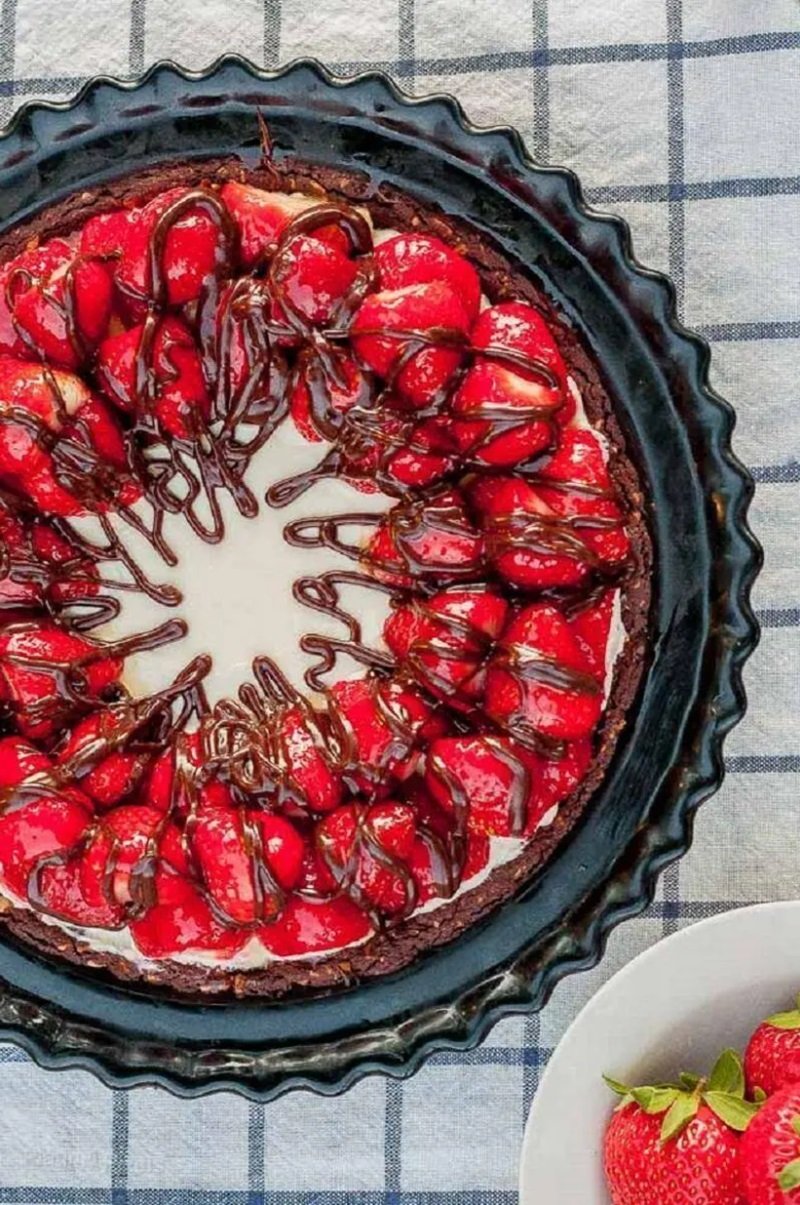 Strawberry Hazelnut No Bake Cheesecake