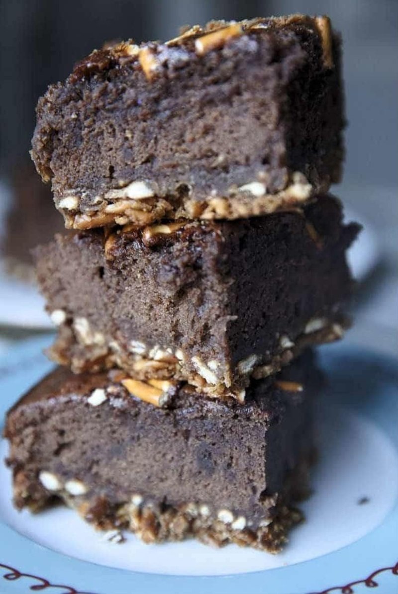 Caramel Brownies with Pretzel Crust 14 Caramel Brownies with Pretzel Crust