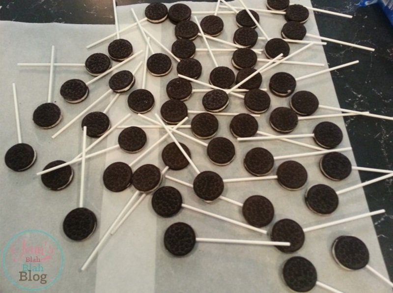 Mummy & Frankenstein Oreo Cookie Pops 14 sucker sticks place in oreo cookies