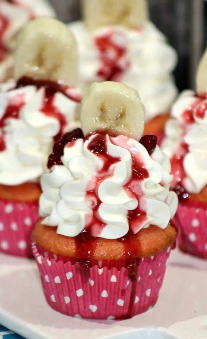 Strawberry Banana Cupcakes 12 Strawberry Banana Cupcakes