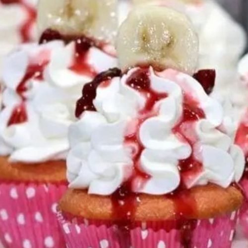 Strawberry Banana Cupcakes 13 Strawberry Banana Cupcakes