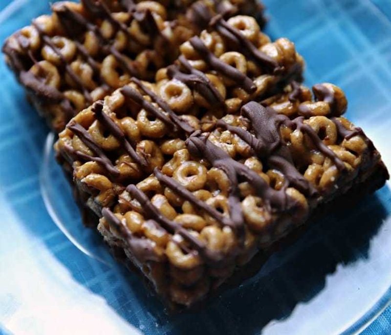 Peanut Butter Honey Cereal Bars with Dark Chocolate 11 Peanut Butter Honey Cereal Bars with Dark Chocolate