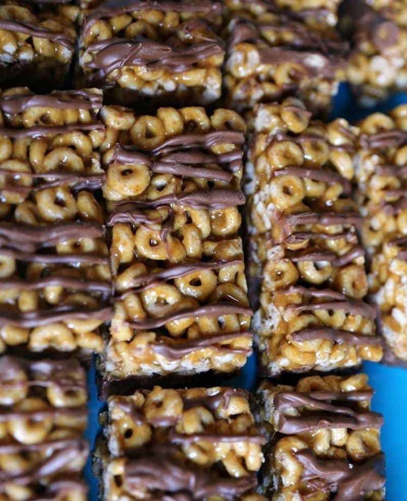 Peanut Butter Honey Cereal Bars with Dark Chocolate 15 Peanut Butter Honey Cereal Bars with Dark Chocolate