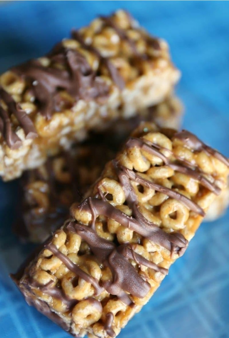 Peanut Butter Honey Cereal Bars with Dark Chocolate 14 Peanut Butter Honey Cereal Bars with Dark Chocolate