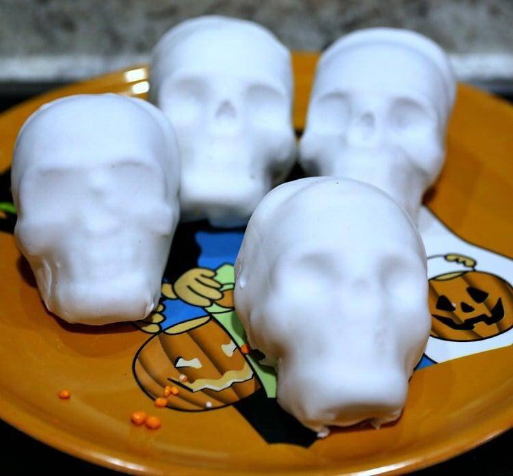 white fondant on cake