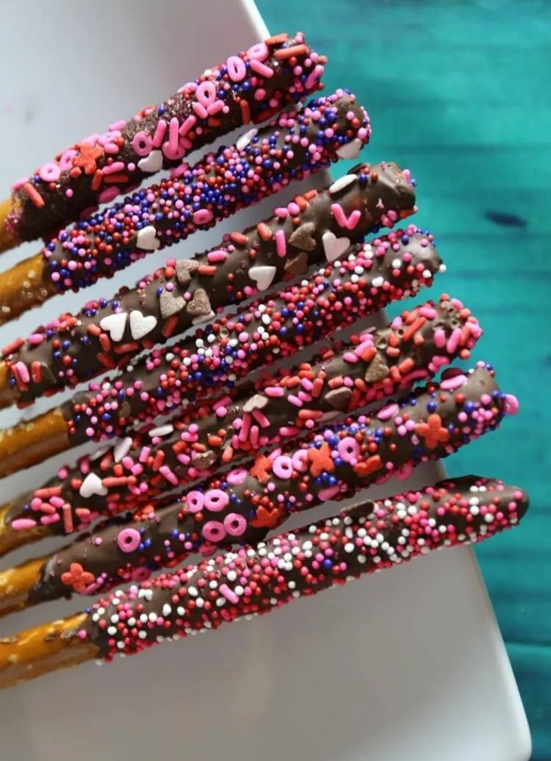 Valentine’s Day Chocolate Pretzels 12 Valentine's Day Chocolate Dipped Pretzels
