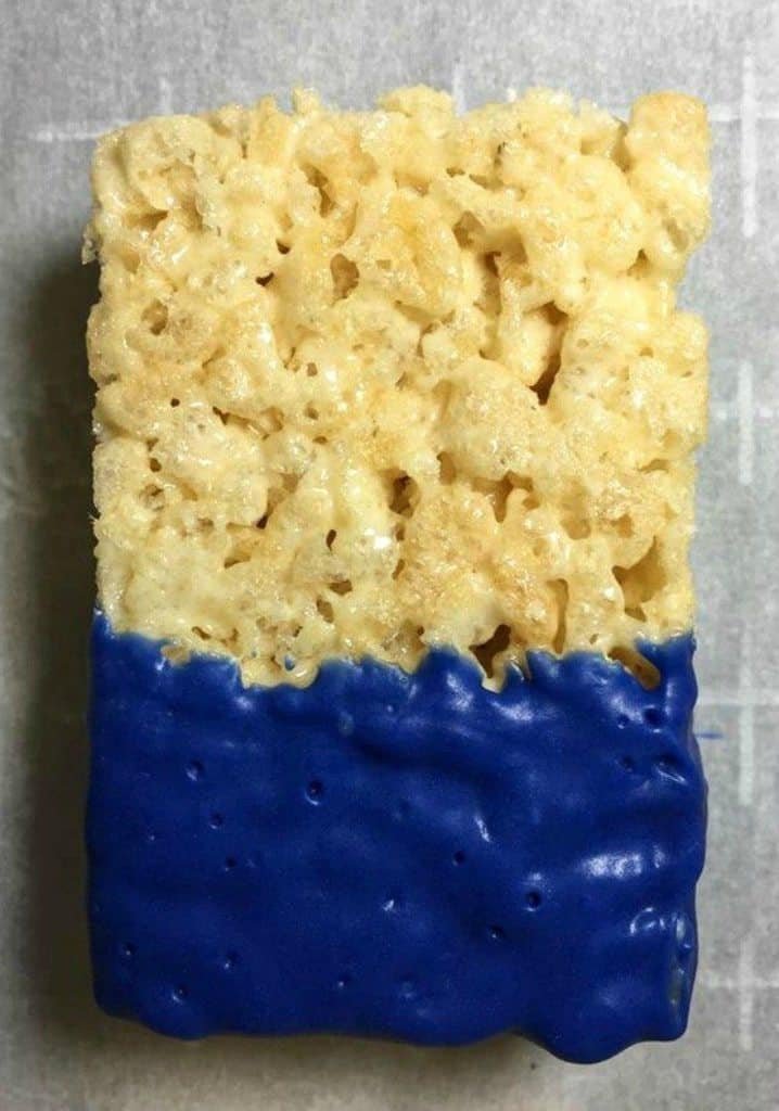 Easy Minions Rice Krispy Treats 12 rice krispy treat bottom dipped blue candy melt