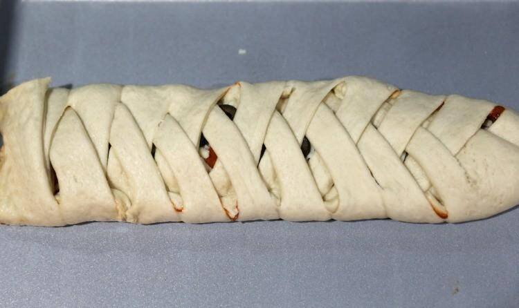 Quick and Easy Pepperoni Pizza Braid 14 Pepperoni Pizza Braid
