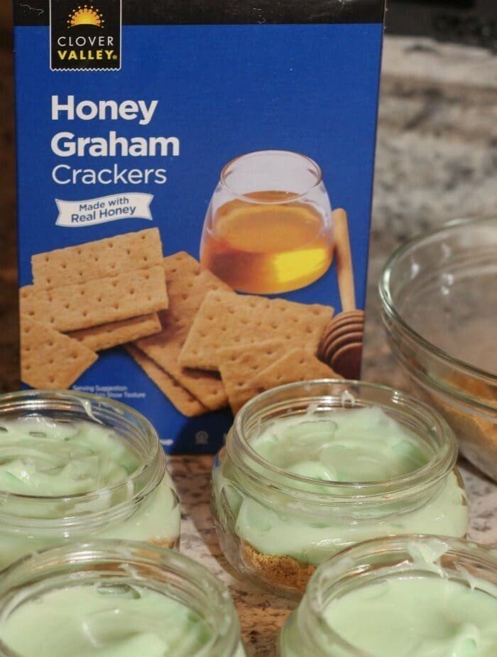 Easy & Delish Mason Jar Key Lime Pies 14 key lime pie in mason jars with graham cracker crust