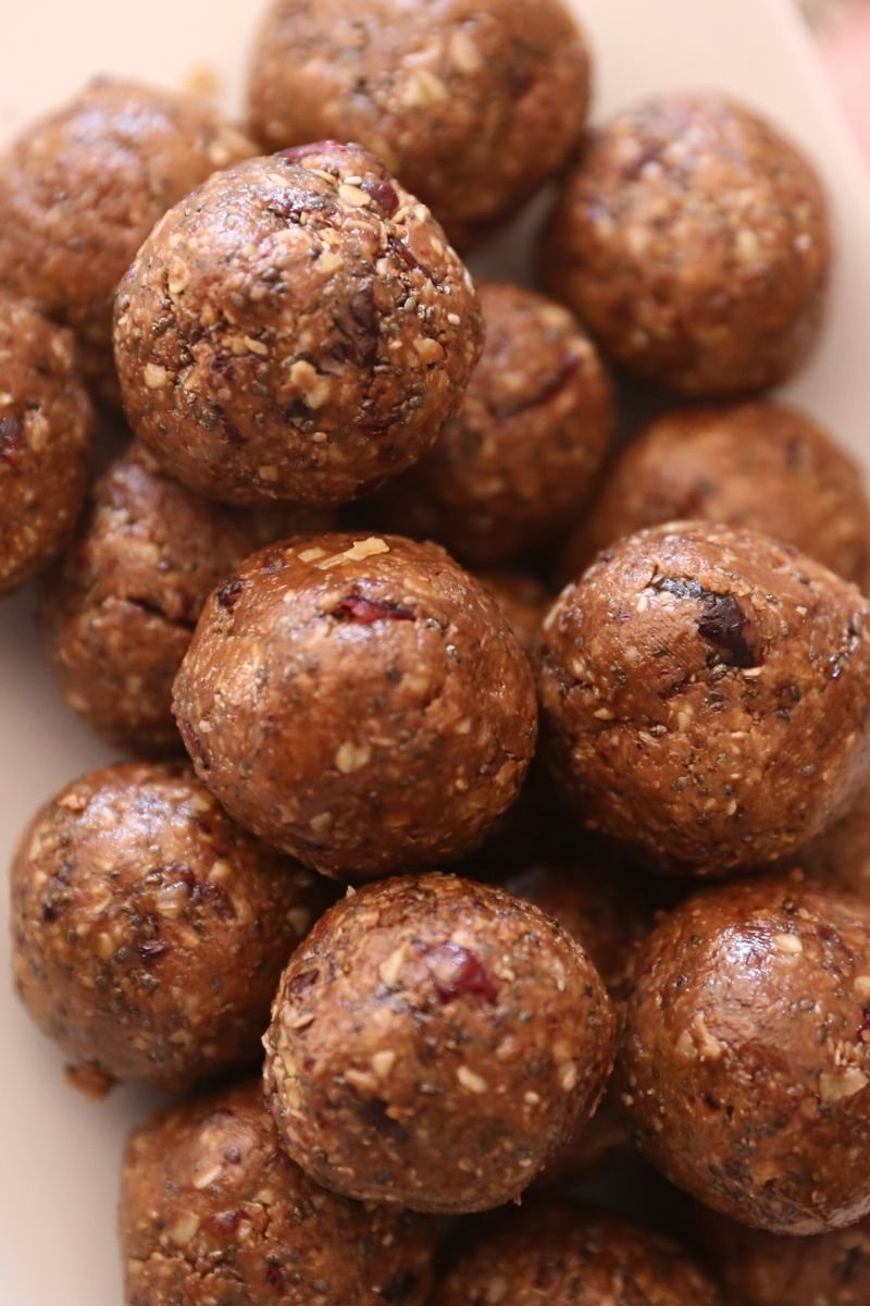 Healthy Oatmeal Breakfast Balls (Easy Grab-and-Go Snack) 13 Oatmeal Breakfast Balls