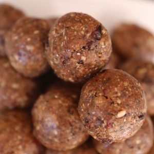 Healthy Oatmeal Breakfast Balls (Easy Grab-and-Go Snack) 14 Oatmeal Breakfast Balls