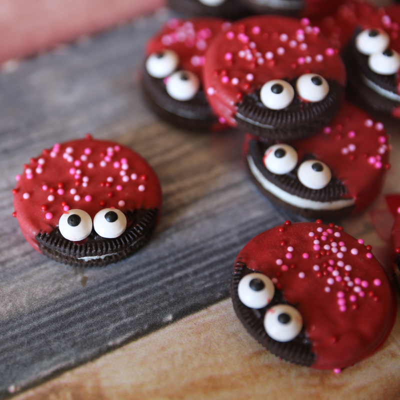 Valentine’s Day Oreo Cookies (Easy No-Bake Love Bug Treats) 14 Valentine’s Day Oreo Cookies (Easy No-Bake Love Bug Treats)