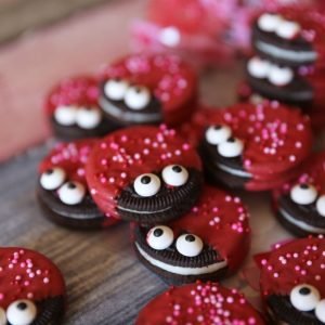 Valentine’s Day Oreo Cookies (Easy No-Bake Love Bug Treats) 16 Valentine’s Day Oreo Cookies (Easy No-Bake Love Bug Treats)