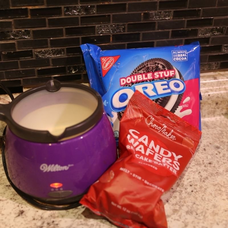 Valentine’s Day Oreo Cookies (Easy No-Bake Love Bug Treats) 11 love bug cookies ingredients
