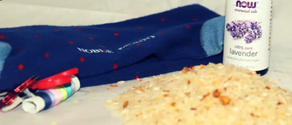 DIY Aromaterapy Rice Sock Neck and Shoulder Pillow