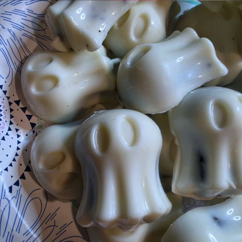 Easy No Bake Halloween Ghost Oreo Balls 13 pile of oreo ball ghosts covered in white chocolate.